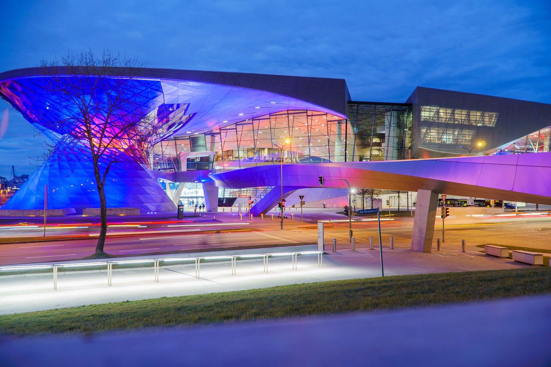 bmw welt mit verbindunsbrücke